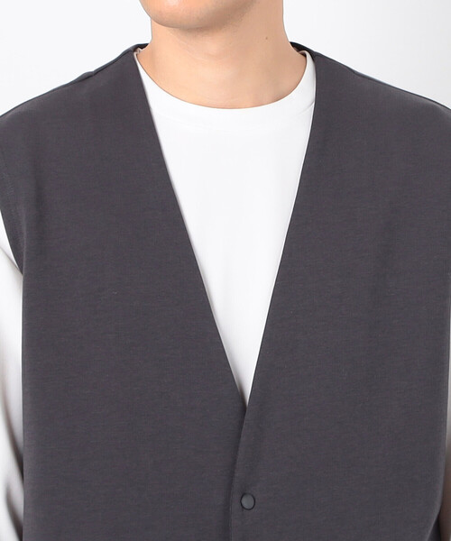COMME CA ISM(コムサイズム)の「【セットアップ対応】綿混ダンボールニット ジレ(ベスト・メンズ・ブラック/チャコール・MEDIUM/LARGE)」の5枚目の写真