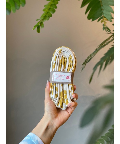 KNT365（ケイエヌティサンロクゴ）の「Knitty Flower（トートバッグ・レディース・アイボリー/エンジ・FREE）」の4枚目の写真