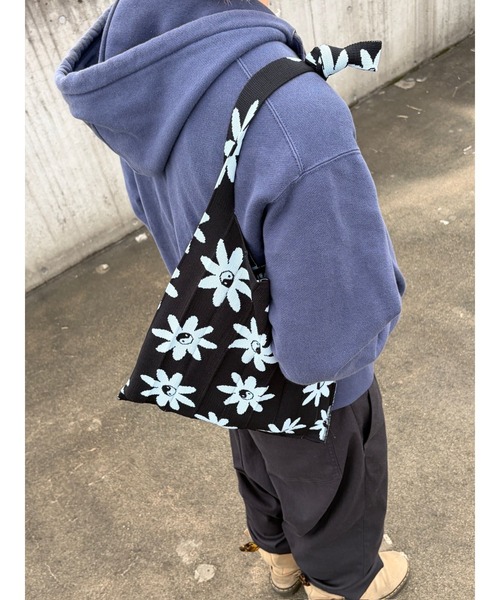 KNT365（ケイエヌティサンロクゴ）の「Knitty Flower（トートバッグ・レディース・アイボリー/エンジ・FREE）」の8枚目の写真
