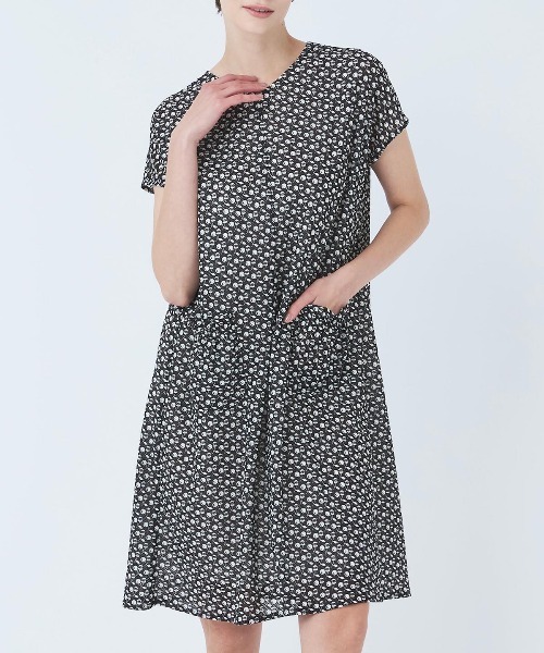 STUDIO PICONE(スタジオピッコーネ)の「ピコチェリー柄ワンピース(ワンピース・レディース・ホワイト×ブラウン/ホワイト×ブラック/ブラック・LL/L/M)」の20枚目の写真