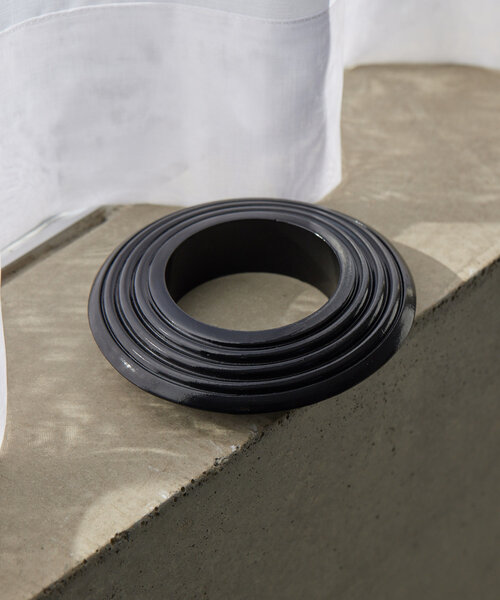 Whim Gazette(ウィムガゼット)の「【SHANNON BOND】WOODブレスレット(ブレスレット・レディース・ブラック/ブラウン・FREE)」の2枚目の写真