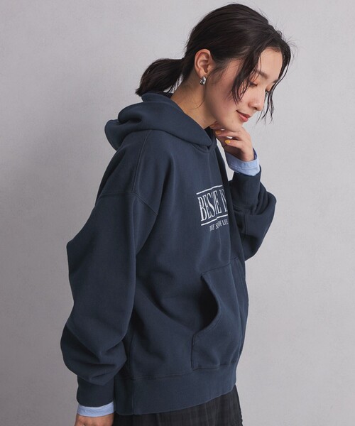 green label relaxing(グリーンレーベルリラクシング)の「【WEB限定】<at ease>ロゴ プリント フーディ(パーカー・レディース・ネイビー/ライトグレー・FREE)」の2枚目の写真