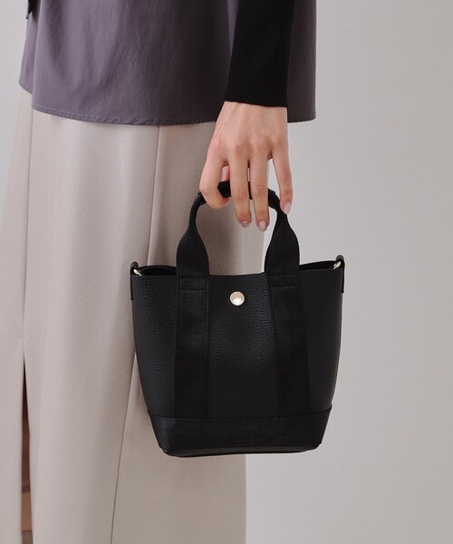 OPAQUE.CLIP（オペークドットクリップ）の「【長さ調整可能】シュリンク合皮コンビミニショルダーバッグ（ショルダーバッグ・レディース・オフホワイト/ブラック/ライトイエロー系/ベージュ・00）」の22枚目の写真