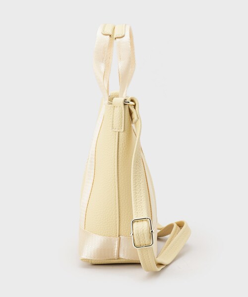 OPAQUE.CLIP（オペークドットクリップ）の「【長さ調整可能】シュリンク合皮コンビミニショルダーバッグ（ショルダーバッグ・レディース・オフホワイト/ブラック/ライトイエロー系/ベージュ・00）」の11枚目の写真