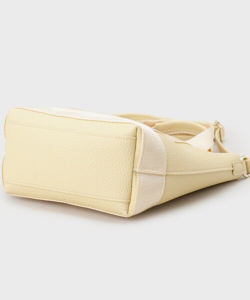 OPAQUE.CLIP（オペークドットクリップ）の「【長さ調整可能】シュリンク合皮コンビミニショルダーバッグ（ショルダーバッグ・レディース・オフホワイト/ブラック/ライトイエロー系/ベージュ・00）」の13枚目の写真