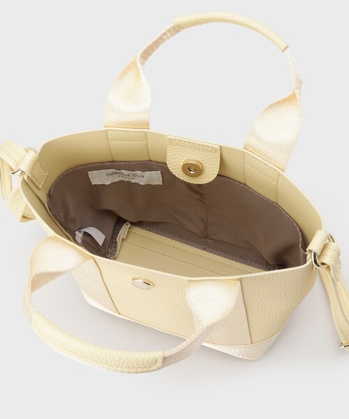 OPAQUE.CLIP（オペークドットクリップ）の「【長さ調整可能】シュリンク合皮コンビミニショルダーバッグ（ショルダーバッグ・レディース・オフホワイト/ブラック/ライトイエロー系/ベージュ・00）」の17枚目の写真