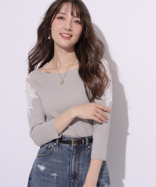 Apuweiser-riche（アプワイザーリッシェ）の「フラワー刺繍ニット