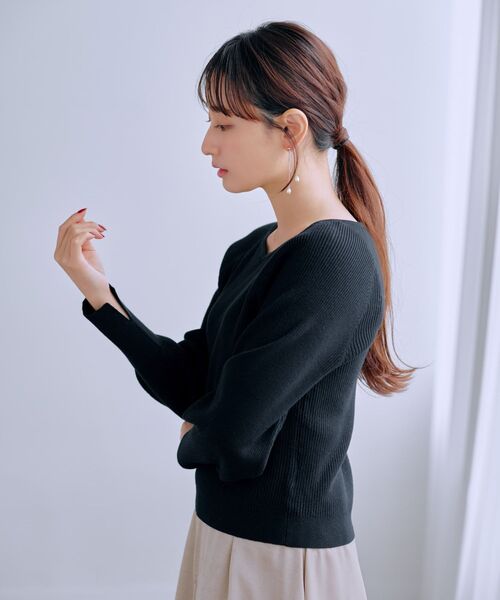 COHINA(コヒナ)の「フォルムスリーブリブニット 【低身長・小柄女性】(ニット/セーター・レディース・ブルー/ホワイト/ブラック・ONE SIZE)」の15枚目の写真