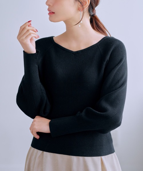 COHINA(コヒナ)の「フォルムスリーブリブニット 【低身長・小柄女性】(ニット/セーター・レディース・ブルー/ホワイト/ブラック・ONE SIZE)」の3枚目の写真