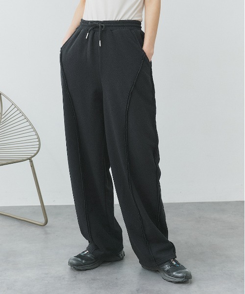 ad thie（アドティエ）の「アウトシーム スウェット カーブパンツ（スウェットパンツ・レディース・チャコール/ブラック/アイボリー・FREE）」の16枚目の写真
