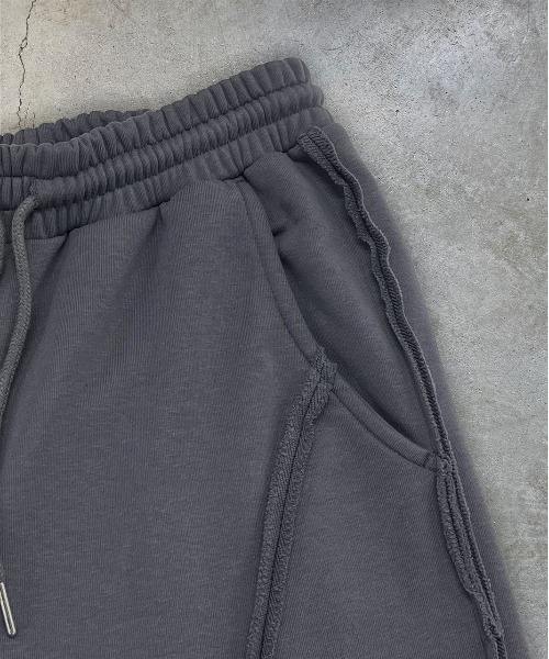 ad thie（アドティエ）の「アウトシーム スウェット カーブパンツ（スウェットパンツ・レディース・チャコール/ブラック/アイボリー・FREE）」の6枚目の写真