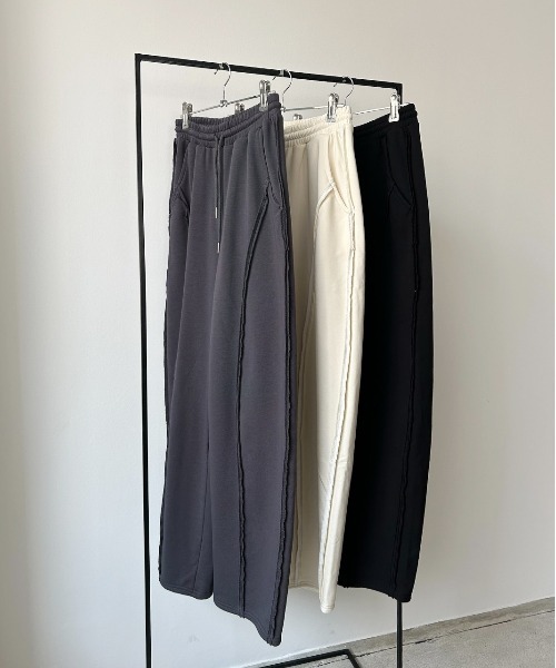 ad thie（アドティエ）の「アウトシーム スウェット カーブパンツ（スウェットパンツ・レディース・チャコール/ブラック/アイボリー・FREE）」の9枚目の写真