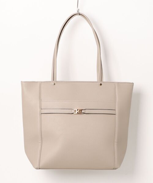 m.f.editorial（エムエフエディトリアル）の「【A4対応】m.f.エディトリアル レディース ビットベルトデザイン トートバッグ（トートバッグ・レディース・ブラック×ホワイト/ブラック/ベージュ・FREE）」の3枚目の写真