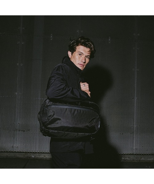 Aer(エアー)の「AER Travel Sling 2 X-Pac / AER-91023(ショルダーバッグ・メンズ・ブラック・FREE)」の17枚目の写真