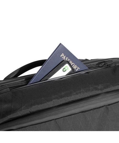 Aer(エアー)の「AER Travel Sling 2 X-Pac / AER-91023(ショルダーバッグ・メンズ・ブラック・FREE)」の9枚目の写真