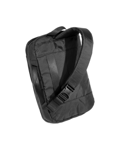 Aer(エアー)の「AER Travel Sling 2 X-Pac / AER-91023(ショルダーバッグ・メンズ・ブラック・FREE)」の11枚目の写真