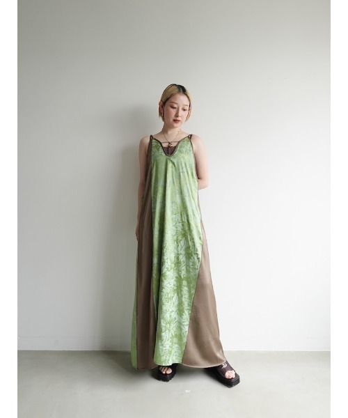 sahara（サハラ）の「T-Strap Satin Jacquard Dress/Tストラップ