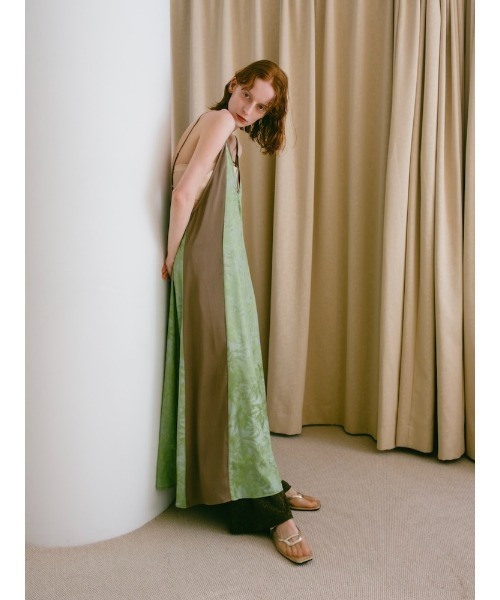 sahara（サハラ）の「T-Strap Satin Jacquard Dress/Tストラップサテンジャガードドレス（ワンピース・レディース・ブルー/ブラック/グリーン・FREE）」の15枚目の写真