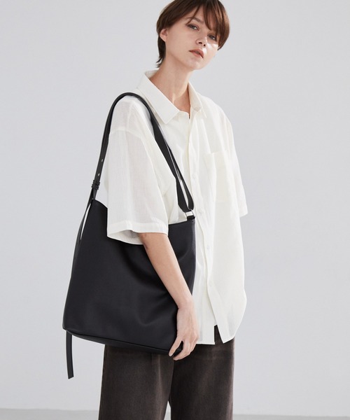 LUENNA（ルエナ）の「【LUENNA】Square Shoulder Bag /合皮スクエアショルダーバッグ（ショルダーバッグ・メンズ・ブラック・FREE）」の12枚目の写真