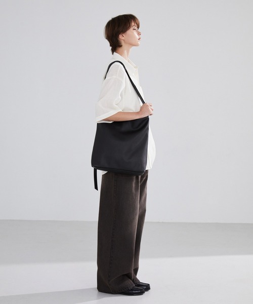 LUENNA（ルエナ）の「【LUENNA】Square Shoulder Bag /合皮スクエアショルダーバッグ（ショルダーバッグ・メンズ・ブラック・FREE）」の15枚目の写真