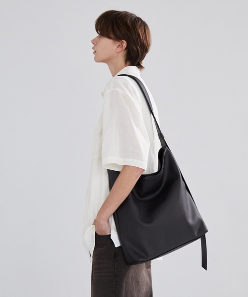 LUENNA（ルエナ）の「【LUENNA】Square Shoulder Bag /合皮スクエアショルダーバッグ（ショルダーバッグ・メンズ・ブラック・FREE）」の16枚目の写真