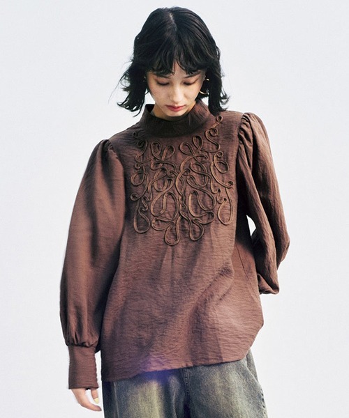 MEDE19F(メデジュウキュウ)の「BRAND NEW MIX STYLE コードエンブロイダリーブラウス(シャツ/ブラウス・レディース・ブラウン・L/M/3L/LL/S)」の1枚目の写真