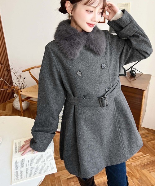 moment+(モーメントプラス)の「ファーティペット付きミドル丈バルーントレンチコート(バルーンコート)(ステンカラーコート・レディース・アイボリー/ブラック/チャコールグレー/ベージュ・M/L)」の21枚目の写真