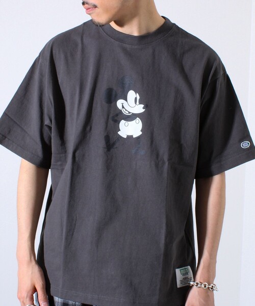 DISCUS ATHLETIC（ディスカス　アスレチック）の「【MICKEY×DISCUS ATHLETIC】コラボ プリント 半袖 クルーネックTシャツ（Tシャツ/カットソー・メンズ・ブラック系その他/ホワイト系その他2/ホワイト系その他3/ホワイト系その他4/ブラック系その他2/ブラック系その他3・M/L）」の5枚目の写真