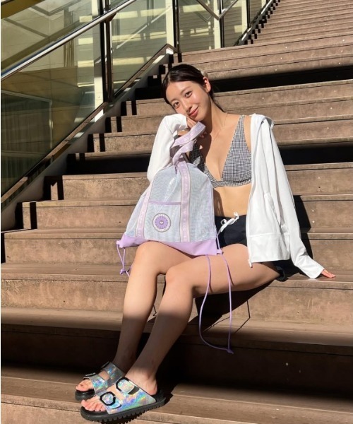 ROXY(ロキシー)の「WILD FLOWER MESH BAG /ロキシー2WAYメッシュビーチバック・ナップザック(トートバッグ・レディース・パープル/ブラック・FREE)」の17枚目の写真