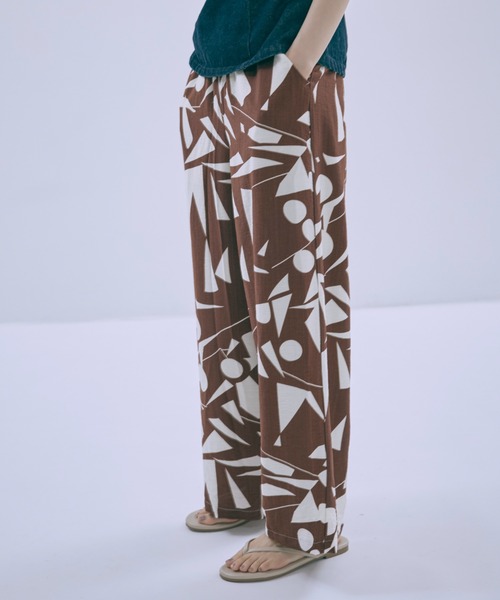 EN NEUME（エンノイム）の「Linen-Like Geometric Easy Pants（その他パンツ・レディース・ブラック/ブラウン/グリーン・FREE）」の2枚目の写真