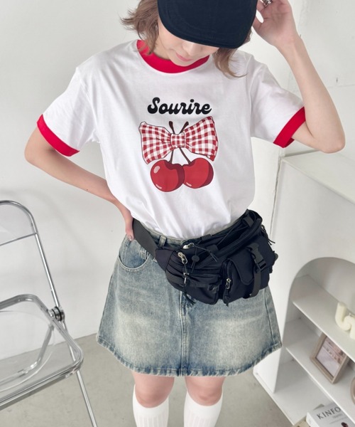 SOLLON.（ソルロン）の「チェリーリボン半袖リンガーTシャツ（Tシャツ/カットソー・レディース・レッド/ブラック/ブルー/ネイビー・FREE）」の7枚目の写真