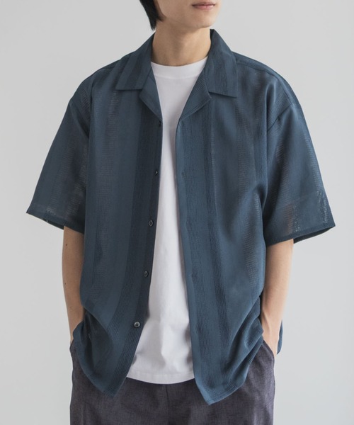 URBAN COLLECTION(アーバンコレクション)の「URBANCOLECTION カラミ織り ストライプ オープンカラーシャツ(シャツ/ブラウス・メンズ・ブルーグリーン/ブラック/ブラウン・S/M/L/XL)」の3枚目の写真