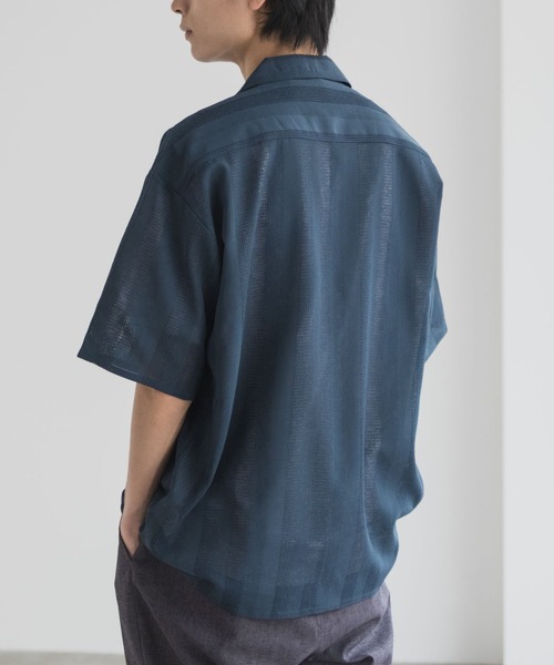 URBAN COLLECTION(アーバンコレクション)の「URBANCOLECTION カラミ織り ストライプ オープンカラーシャツ(シャツ/ブラウス・メンズ・ブルーグリーン/ブラック/ブラウン・S/M/L/XL)」の20枚目の写真