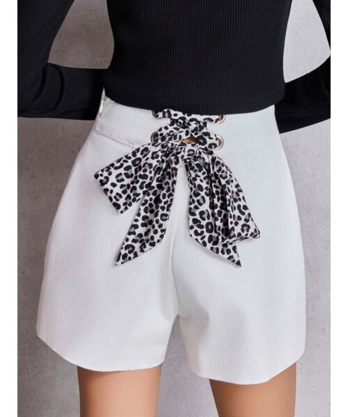 GYDA（ジェイダ）の「BACK LACE UPショートパンツ（その他パンツ・レディース・オフホワイト/ブラック/その他1・SMALL/MEDIUM）」の3枚目の写真