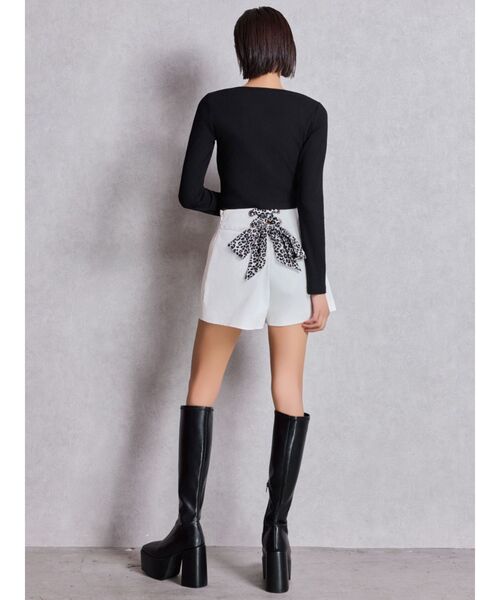 GYDA（ジェイダ）の「BACK LACE UPショートパンツ（その他パンツ・レディース・オフホワイト/ブラック/その他1・SMALL/MEDIUM）」の8枚目の写真