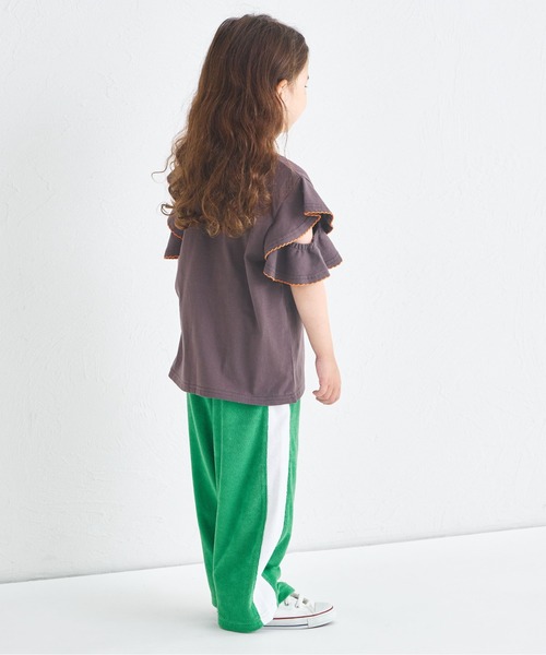 pairmanon(ペアマノン)の「フリルスリーブ 配色ステッチロゴTシャツ(Tシャツ/カットソー・キッズ・イエロー/ピンク/ブラウン/グリーン・100/110/120/130/140/150/90)」の6枚目の写真