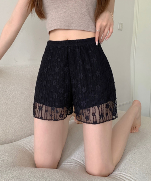 2ly2(トゥーリートゥー)の「スカートにぴったり◎透け感防止レースパンツ(その他パンツ・レディース・ホワイト/ブラック・FREE)」の1枚目の写真