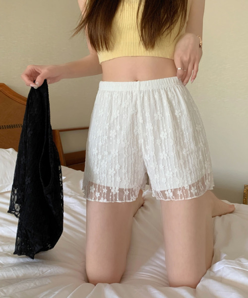 2ly2(トゥーリートゥー)の「スカートにぴったり◎透け感防止レースパンツ(その他パンツ・レディース・ホワイト/ブラック・FREE)」の11枚目の写真
