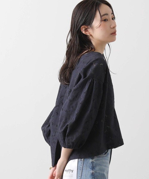 Gready Brilliant(グレディブリリアン)の「綿レースV衿パフジャケット(その他アウター・レディース・オフホワイト/ネイビー・38)」の17枚目の写真