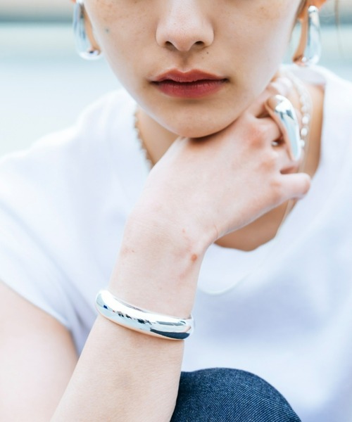 Nothing And Others(ナッシングアンドアザーズ)の「「Nothing And Others/ナッシングアンドアザーズ」Simple Bangle(バングル/リストバンド・レディース・シルバー・FREE)」の3枚目の写真