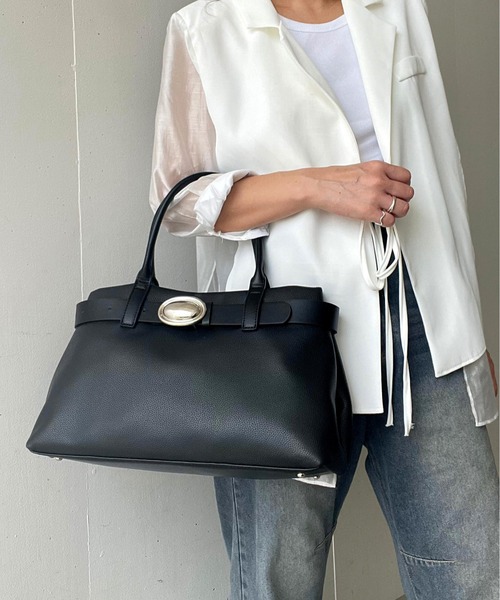 styiro(スタイロ)の「Infinitis Belt Select Tote / ベルトデザインが選べるA4トート【ankh+】(ビジネスバッグ・レディース・ブラック系1/ブラック系2/ブラック系3/ブラック系4/ブラック系5/ブラウン系1/ベージュ系3/ベージュ系4/ベージュ系5/ブラウン系2/ブラウン系3/ブラウン系4/ブラウン系5/ベージュ系1/ベージュ系2・FREE)」の2枚目の写真