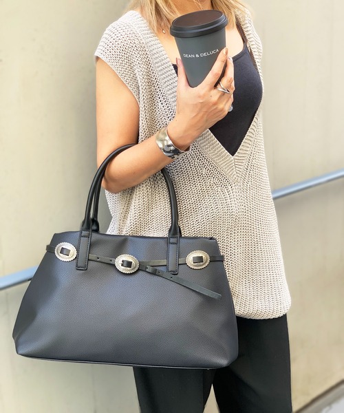 styiro(スタイロ)の「Infinitis Belt Select Tote / ベルトデザインが選べるA4トート【ankh+】(ビジネスバッグ・レディース・ブラック系1/ブラック系2/ブラック系3/ブラック系4/ブラック系5/ブラウン系1/ベージュ系3/ベージュ系4/ベージュ系5/ブラウン系2/ブラウン系3/ブラウン系4/ブラウン系5/ベージュ系1/ベージュ系2・FREE)」の4枚目の写真
