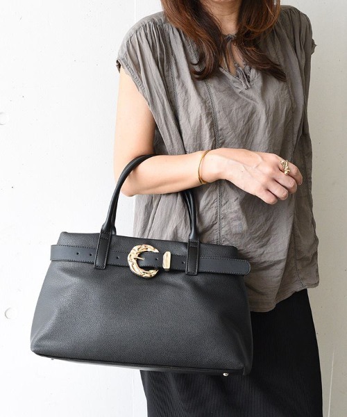 styiro(スタイロ)の「Infinitis Belt Select Tote / ベルトデザインが選べるA4トート【ankh+】(ビジネスバッグ・レディース・ブラック系1/ブラック系2/ブラック系3/ブラック系4/ブラック系5/ブラウン系1/ベージュ系3/ベージュ系4/ベージュ系5/ブラウン系2/ブラウン系3/ブラウン系4/ブラウン系5/ベージュ系1/ベージュ系2・FREE)」の6枚目の写真