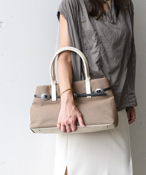 styiro(スタイロ)の「Infinitis Belt Select Tote / ベルトデザインが選べるA4トート【ankh+】(ビジネスバッグ・レディース・ブラック系1/ブラック系2/ブラック系3/ブラック系4/ブラック系5/ブラウン系1/ベージュ系3/ベージュ系4/ベージュ系5/ブラウン系2/ブラウン系3/ブラウン系4/ブラウン系5/ベージュ系1/ベージュ系2・FREE)」の14枚目の写真