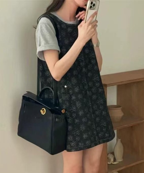 FAVORITO(ファヴォリート)の「ジャカード袖なしデニムショートワンピース(ワンピース・レディース・ブラック/ブルー・F)」の11枚目の写真