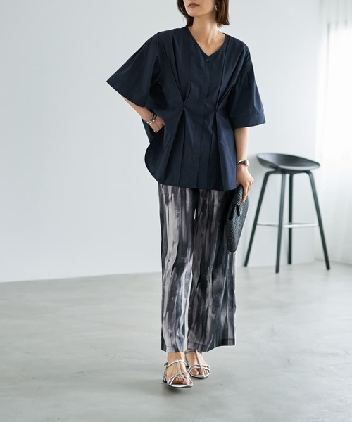STYLE DELI(スタイルデリ)の「【LUXE】形が変わるシャツ生地プルオーバー(シャツ/ブラウス・レディース・ダークネイビー/ホワイト/ピンク・FREE)」の17枚目の写真