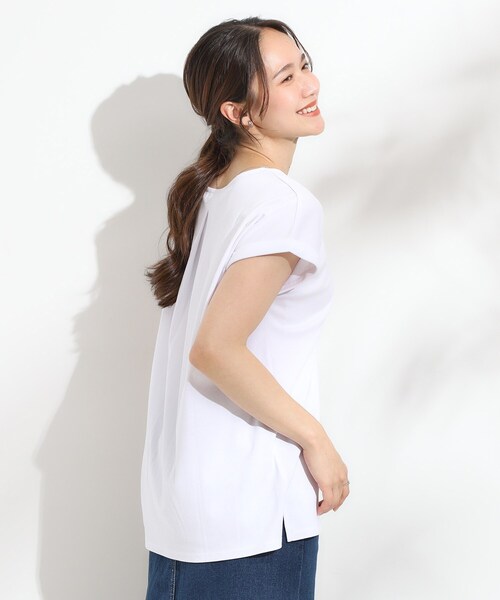 DRESKIP(ドレスキップ)の「【汗ジミ防止/ひんやり/UV】ロゴプリントTシャツ(Tシャツ/カットソー・レディース・ライトオレンジ系/ライトベージュ/オフホワイト/チャコールグレー・01/04/03/02)」の6枚目の写真