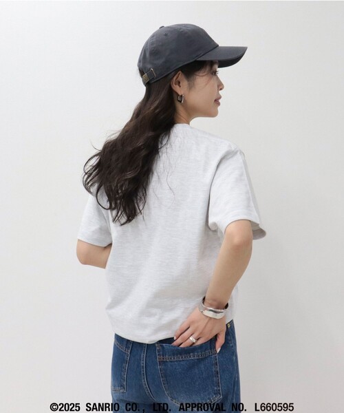 fredy emue(フレディエミュ)の「【HELLO KITTY meet FREDY emue】 カレッジプリントTシャツ(Tシャツ/カットソー・レディース・ベビーピンク/ホワイト/ライトグレー・M)」の7枚目の写真