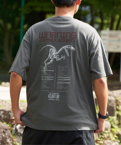VENCEEXCHANGE（ヴァンスエクスチェンジ）の「JURASSIC PARK ジュラシック・パーク プリントTシャツ（Tシャツ/カットソー・メンズ・ダークグレー/ブラック/アイボリー/オフホワイト・M/L/LL）」の4枚目の写真