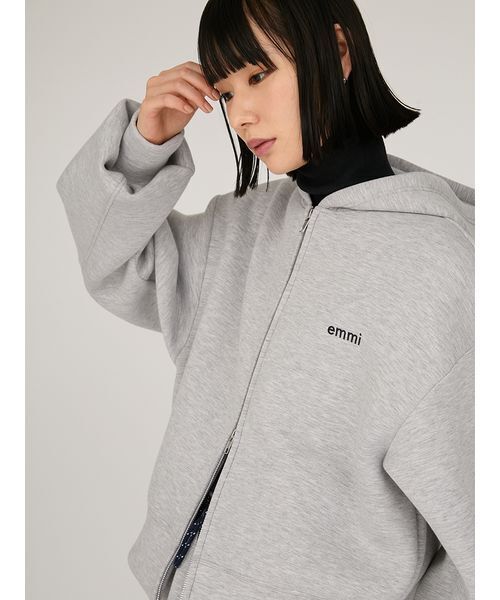 emmi（エミ）の「emmiロゴジップアップダンボールフーディ（パーカー・レディース・グレー/ブラウン/ネイビー・F）」の7枚目の写真